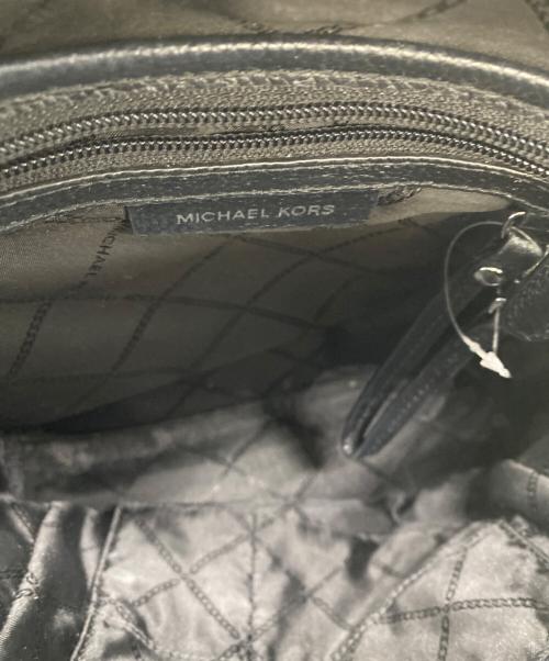 MICHAEL KORS（マイケル・コース）MICHAEL KORS (マイケル・コース) リュック ブラック×ホワイトの古着・服飾アイテム