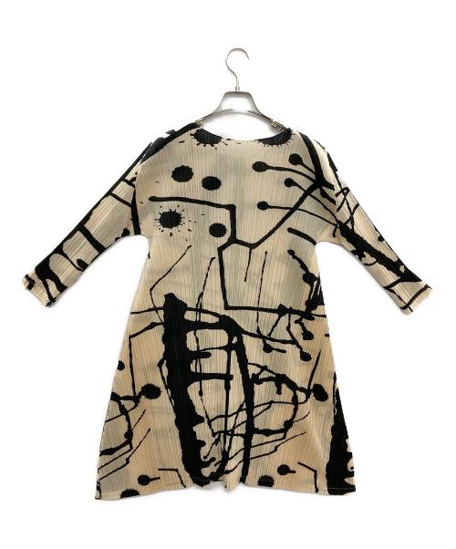 PLEATS PLEASE（プリーツプリーズ）PLEATS PLEASE (プリーツプリーズ) 長袖ワンピース ベージュ×ブラック サイズ:FREEの古着・服飾アイテム