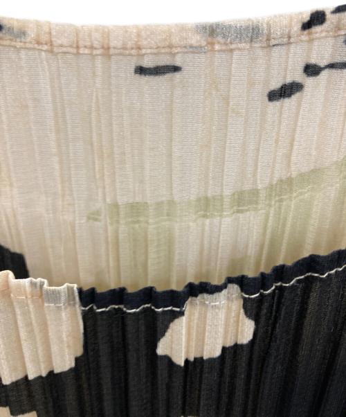 PLEATS PLEASE（プリーツプリーズ）PLEATS PLEASE (プリーツプリーズ) 長袖ワンピース ベージュ×ブラック サイズ:FREEの古着・服飾アイテム