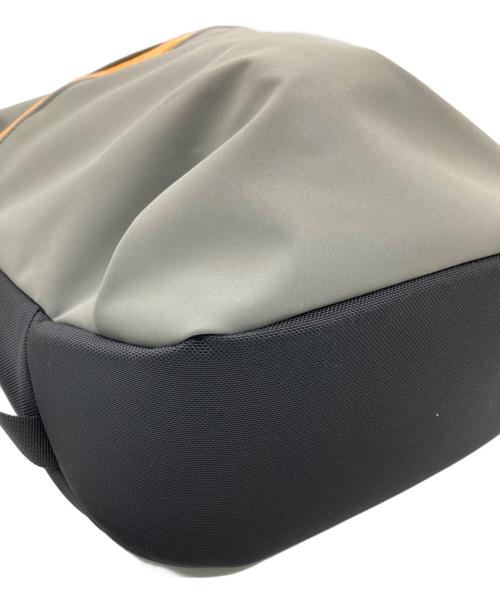 ARC'TERYX（アークテリクス）ARC'TERYX (アークテリクス) BEAMS (ビームス) ARRO 8 ReBIRD(TM) Shoulder Bag ブラック×グレー 未使用品の古着・服飾アイテム