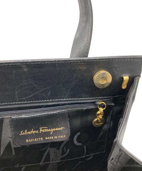 Ferragamo（フェラガモ）Ferragamo (フェラガモ) ハンドバッグ ブラックの古着・服飾アイテム