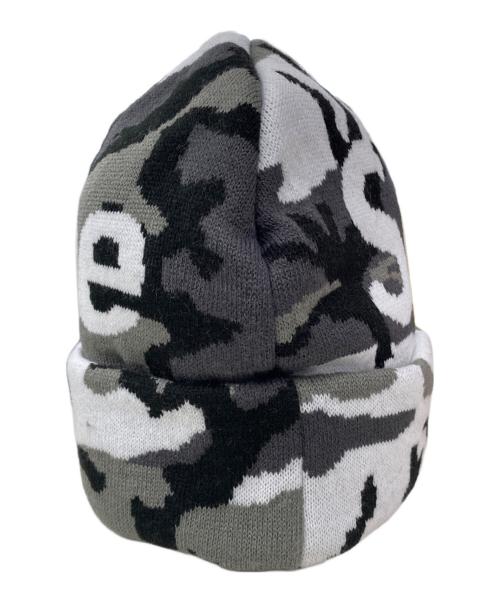SUPREME（シュプリーム）SUPREME (シュプリーム) キャップ グレー×ホワイトの古着・服飾アイテム