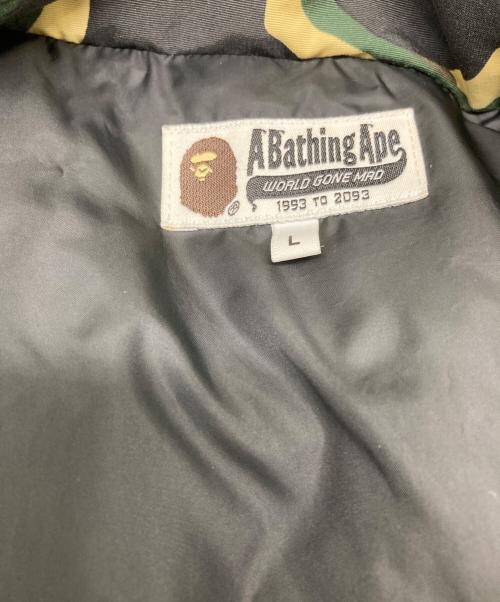 A BATHING APE（アベイシングエイプ）A BATHING APE (アベイシングエイプ) ダウンジャケット オリーブ×カーキ サイズ:Lの古着・服飾アイテム