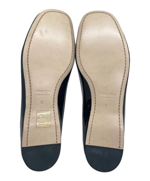 MIU MIU（ミュウミュウ）MIU MIU (ミュウミュウ) フラットシューズ ブラック サイズ:SIZE 37の古着・服飾アイテム