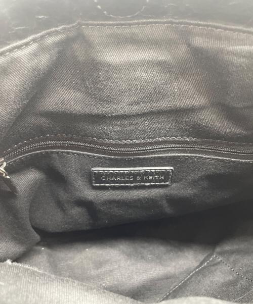 CHARLES & KEITH（チャールズアンドキース）CHARLES & KEITH (チャールズアンドキース) チェーンハンドルホーボーバッグ ブラックの古着・服飾アイテム