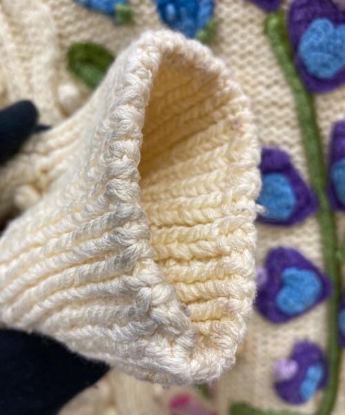 IS ISSEY MIYAKE（アイエスイッセイミヤケ）IS ISSEY MIYAKE (アイエスイッセイミヤケ) 花柄刺繍カーディガン アイボリー サイズ:Mの古着・服飾アイテム