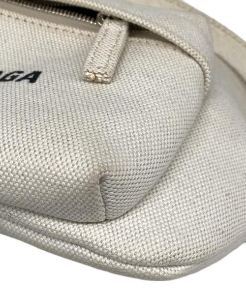 BALENCIAGA（バレンシアガ）BALENCIAGA (バレンシアガ) Everyday Canvas Belt Bag ホワイト×ブラックの古着・服飾アイテム