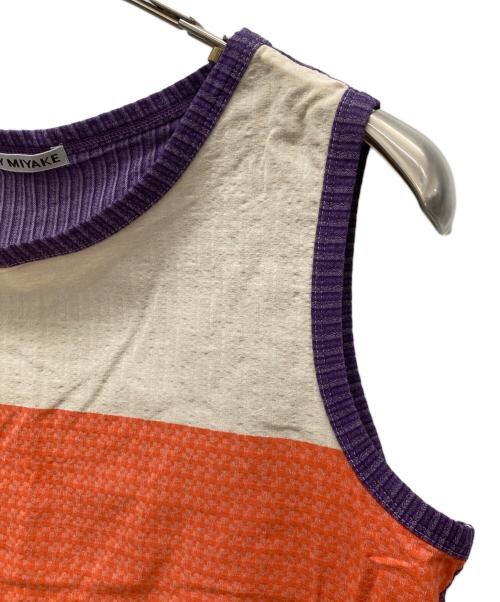 ISSEY MIYAKE（イッセイミヤケ）ISSEY MIYAKE (イッセイミヤケ) ノースリーブカットソー オレンジ×パープル サイズ:SIZE 2の古着・服飾アイテム