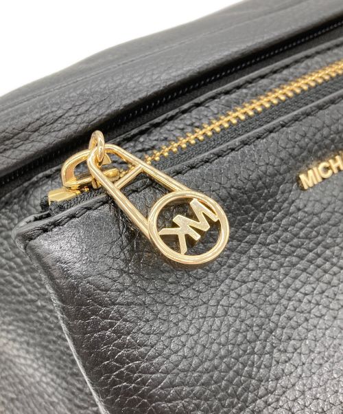 MICHAEL KORS（マイケル・コース）MICHAEL KORS (マイケルコース) スリングパック メッセンジャー ミディアム ブラック  ブラック 未使用品の古着・服飾アイテム