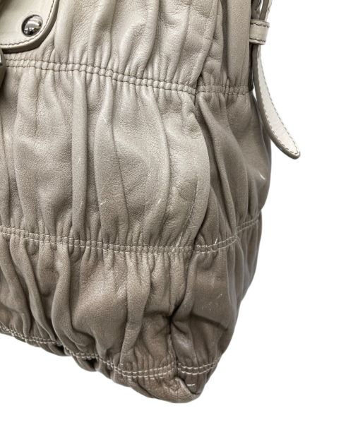 PRADA（プラダ）PRADA (プラダ) 2WAYバッグ グレー×ベージュの古着・服飾アイテム