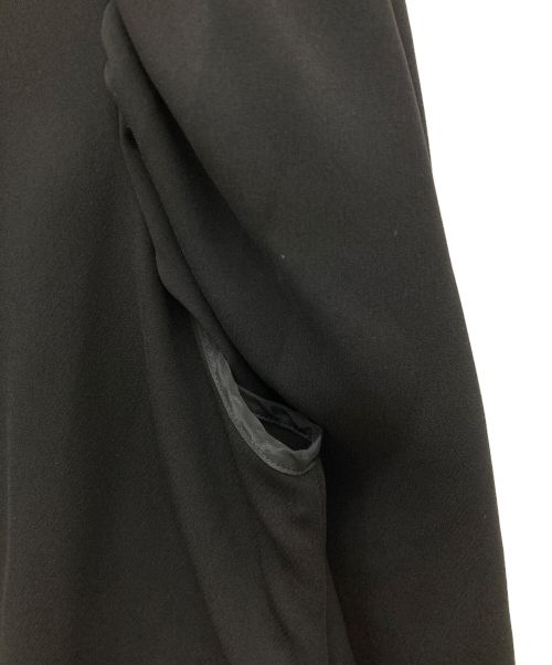 M・Fil（エムフィル）M・Fil (エムフィル) ギャザーショルダーケープブラウス ブラック サイズ:SIZE 38の古着・服飾アイテム