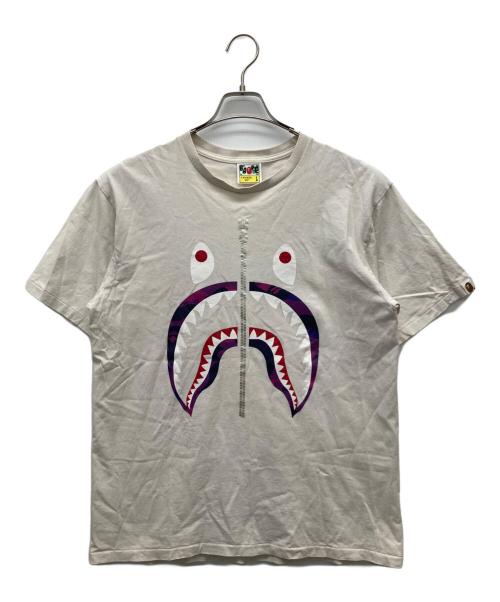 A BATHING APE（ア ベイシング エイプ）A BATHING APE (アベイシングエイプ) Tシャツ アイボリー サイズ:SIZE Lの古着・服飾アイテム