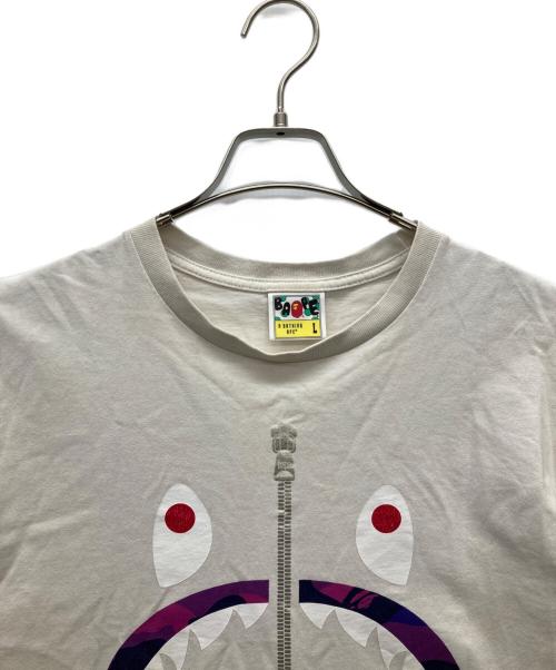 A BATHING APE（ア ベイシング エイプ）A BATHING APE (アベイシングエイプ) Tシャツ アイボリー サイズ:SIZE Lの古着・服飾アイテム