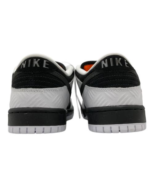 NIKE（ナイキ）NIKE (ナイキ) TIGHTBOOTH (タイトブース) タイトブース × ナイキ SB ダンク ロー プロ QS ブラック×ホワイト サイズ:27.5㎝ 未使用品の古着・服飾アイテム