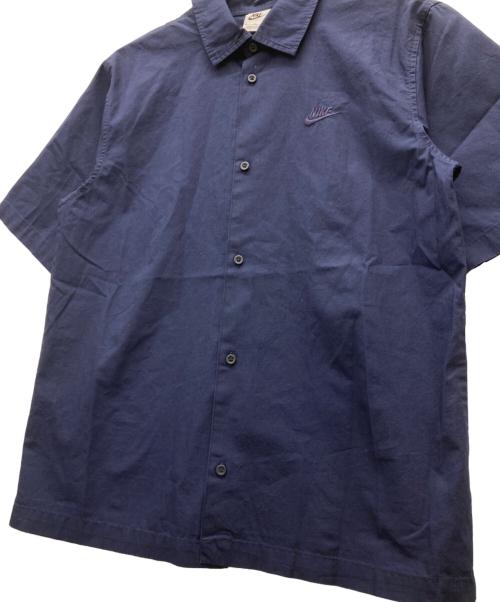 NIKE（ナイキ）NIKE (ナイキ) BTN ボタンダウン 半袖シャツ ネイビー サイズ:SIZE Mの古着・服飾アイテム