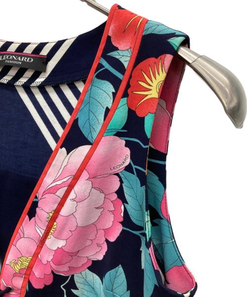 LEONARD（レオナール）LEONARD (レオナール) 花柄トリムノースリーブワンピース ネイビー サイズ:SIZE 38の古着・服飾アイテム