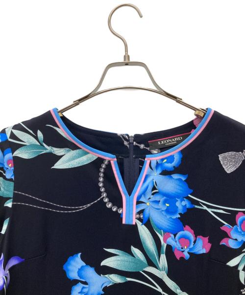 LEONARD（レオナール）LEONARD (レオナール) ベルト付花柄ワンピース ブラック サイズ:SIZE 40の古着・服飾アイテム