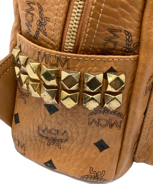 MCM（エムシーエム）MCM (エムシーエム) ヴィセトス　スタッズ　バックパックミニ ブラウンの古着・服飾アイテム
