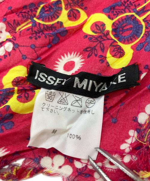 ISSEY MIYAKE（イッセイミヤケ）ISSEY MIYAKE (イッセイミヤケ) 菱形スカーフ ショッキングピンクの古着・服飾アイテム