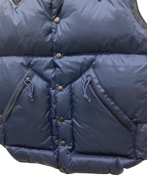 RockyMountainFeatherBed（ロッキーマウンテンフェザーベッド）RockyMountainFeatherBed (ロッキーマウンテンフェザーベッド) BEAMS (ビームス) レザー切替ダウンベスト ネイビー サイズ:38の古着・服飾アイテム