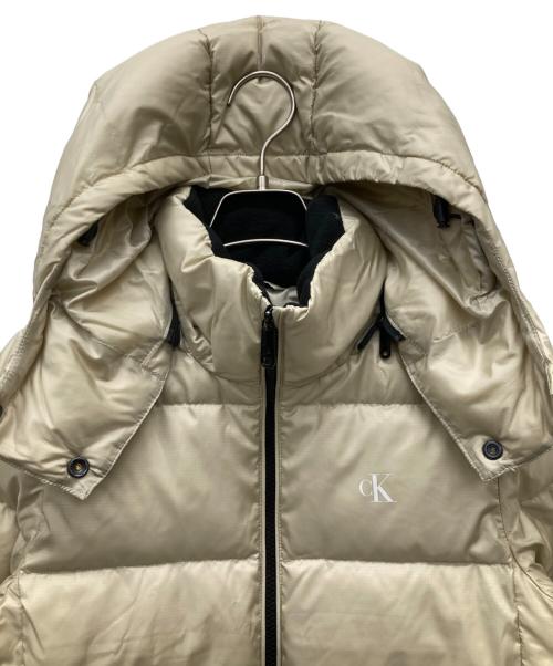 Calvin Klein（カルバンクライン）Calvin Klein (カルバンクライン) ダウンジャケット ベージュ サイズ:XS 未使用品の古着・服飾アイテム