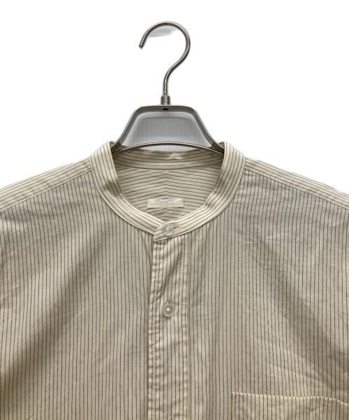 COMOLI（コモリ）COMOLI (コモリ) バンドカラーシャツ ベージュ サイズ:2の古着・服飾アイテム