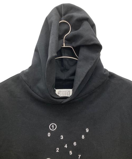 Maison Margiela（メゾンマルジェラ）Maison Margiela (メゾンマルジェラ) 22AW オーバーサイズ カレンダーグラフィック ロゴ スウェットパーカー ブラック サイズ:Lの古着・服飾アイテム