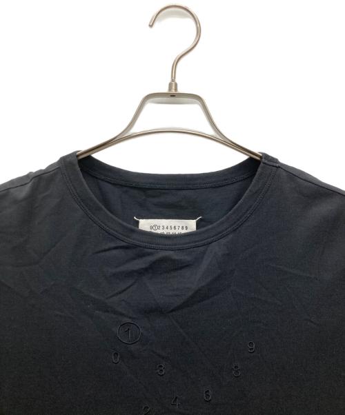 Maison Margiela（メゾンマルジェラ）Maison Margiela (メゾンマルジェラ) カレンダーグラフィックロゴTシャツ ブラック サイズ:XLの古着・服飾アイテム