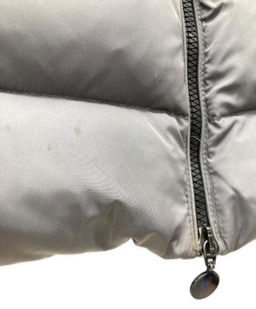 MONCLER（モンクレール）MONCLER (モンクレール) ファー付きダウンジャケット ライトグレー サイズ:Sの古着・服飾アイテム