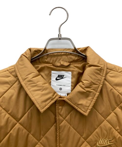 NIKE（ナイキ）NIKE (ナイキ) クラブ TF LTWT QLT フィル ジャケット ベージュ サイズ:Mの古着・服飾アイテム
