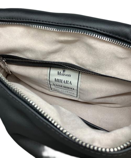 Maison MIHARA YASUHIRO（メゾン ミハラ ヤスヒロ）Maison MIHARA YASUHIRO (メゾン ミハラ ヤスヒロ) Puffer Hand Bag ブラックの古着・服飾アイテム
