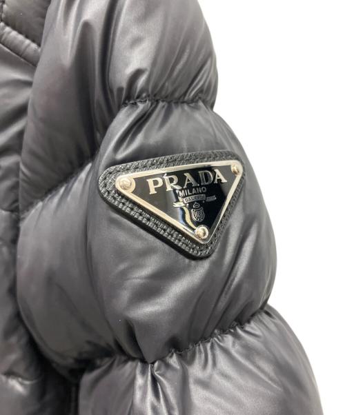 PRADA（プラダ）PRADA (プラダ) 三角プレートダウンジャケット ブラック サイズ:48の古着・服飾アイテム