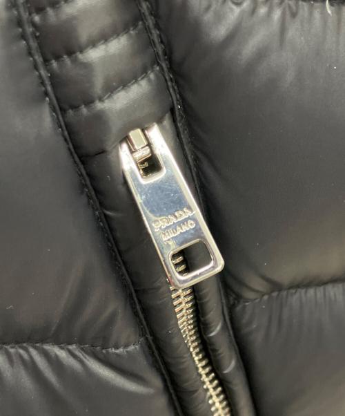 PRADA（プラダ）PRADA (プラダ) 三角プレートダウンジャケット ブラック サイズ:48の古着・服飾アイテム