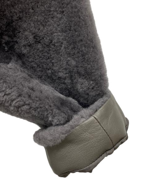 MOTOMACHI Zelal（モトマチゼラール）MOTOMACHI Zelal (モトマチゼラール) ノーカラームートンコート グレー サイズ:11AR 未使用品の古着・服飾アイテム