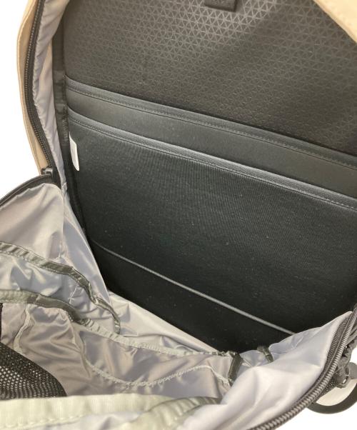 THE NORTH FACE（ザ ノース フェイス）THE NORTH FACE (ザ ノース フェイス) リュック カーキ×ブラックの古着・服飾アイテム