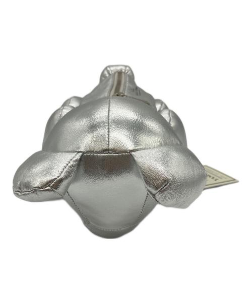 MIHARA YASUHIRO（ミハラヤスヒロ）MIHARA YASUHIRO (ミハラヤスヒロ) Bear hug bag シルバー 未使用品の古着・服飾アイテム