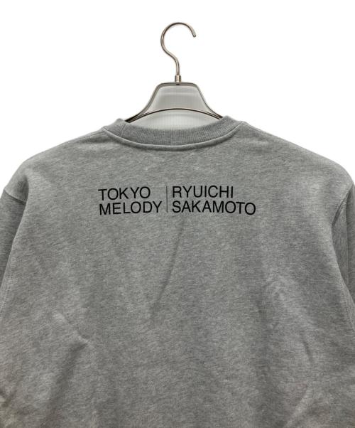 Adam et Rope（アダム エ ロペ）Adam et Rope (アダム エ ロペ) Tokyo Melody Ryuichi Sakamoto × 10Culture ライトグレー サイズ:Lの古着・服飾アイテム