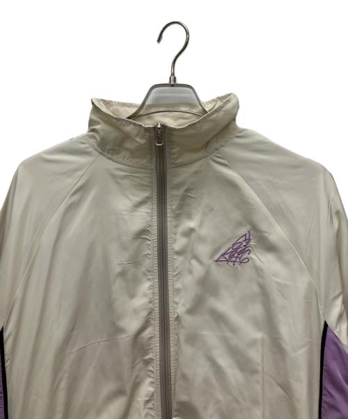 乃木坂46（ノギザカ46×ニューエラ×ワイズ）乃木坂46 (ノギザカ46×ニューエラ×ワイズ) トラックジャケット アイボリー×パープル サイズ:XLの古着・服飾アイテム