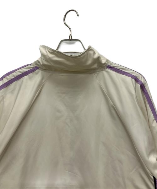 乃木坂46（ノギザカ46×ニューエラ×ワイズ）乃木坂46 (ノギザカ46×ニューエラ×ワイズ) トラックジャケット アイボリー×パープル サイズ:XLの古着・服飾アイテム