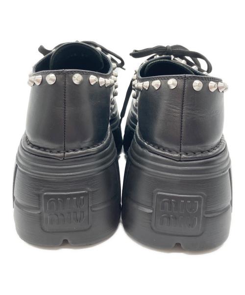 MIU MIU（ミュウミュウ）MIU MIU (ミュウミュウ) スタッズ付厚底スニーカー ブラック サイズ:38の古着・服飾アイテム
