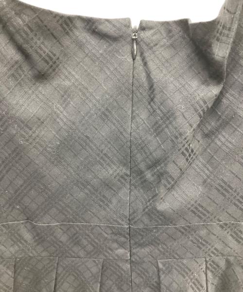 BURBERRY BLUE LABEL（バーバリー ブルー レーベル）BURBERRY BLUE LABEL (バーバリー ブルー レーベル) ノースリーブ・キャミソールワンピース ブラック サイズ:38 未使用品の古着・服飾アイテム