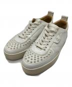 Christian Louboutinクリスチャン・ルブタン）の古着「HAPPYRUI SPIKESFLAT CALF」｜ホワイト