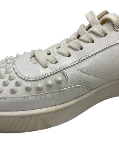 Christian Louboutin（クリスチャン・ルブタン）Christian Louboutin (クリスチャン・ルブタン) HAPPYRUI SPIKESFLAT CALF ホワイト サイズ:27㎝の古着・服飾アイテム