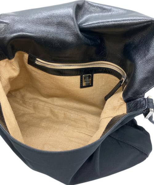 FENDI（フェンディ）FENDI (フェンディ) フラップワンショルダーバッグ ブラックの古着・服飾アイテム
