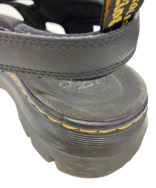 Dr.Martens（ドクターマーチン）Dr.Martens (ドクターマーチン) マルチストラップサンダル ブラック サイズ:UK7の古着・服飾アイテム