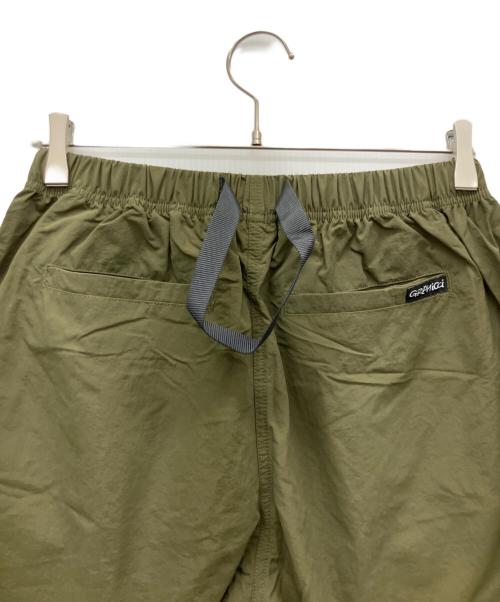 GRAMICCI（グラミチ）GRAMICCI (グラミチ) URBAN RESEARCH (アーバンリサーチ) LOWERCASE NYLON LOOSE SHORT オリーブ サイズ:ASIA Mの古着・服飾アイテム