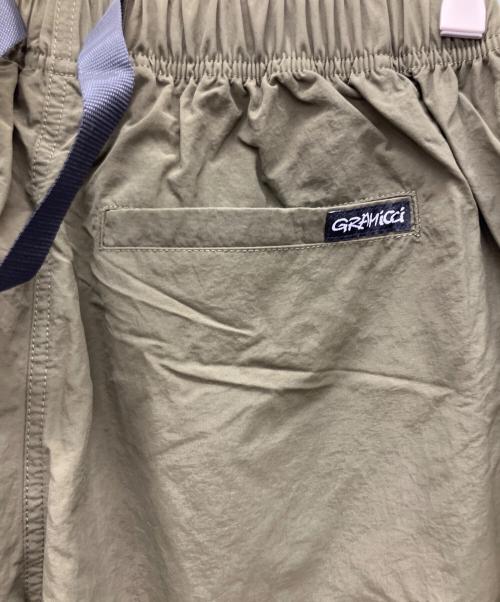 GRAMICCI（グラミチ）GRAMICCI (グラミチ) URBAN RESEARCH (アーバンリサーチ) LOWERCASE NYLON LOOSE SHORT オリーブ サイズ:ASIA Mの古着・服飾アイテム