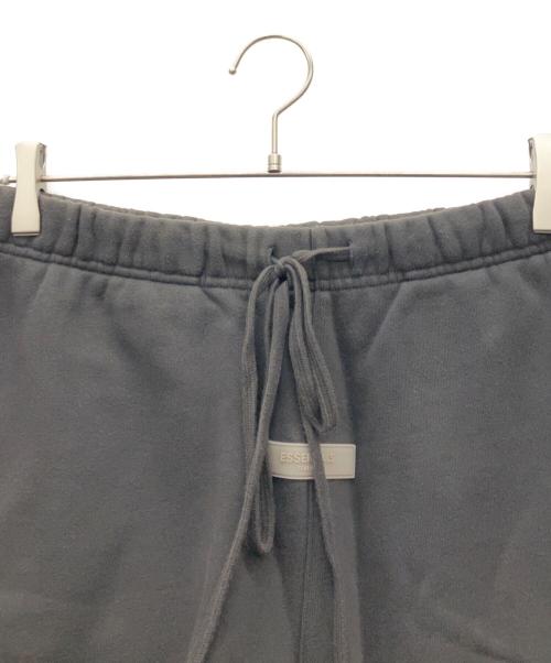 FOG ESSENTIALS（フィアオブゴッド エッセンシャル）FOG ESSENTIALS (フィアオブゴッド エッセンシャル) ハーフパンツ グレー サイズ:Mの古着・服飾アイテム