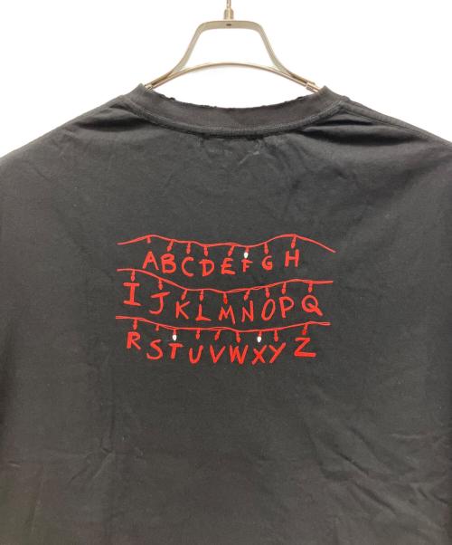 little sunny bite（リトルサニーバイト）Little sunny bite (リトルサニーバイト) STRANGER THINGS (ストレンジャーシングス) 半袖Tシャツ ブラック サイズ:Ｍの古着・服飾アイテム