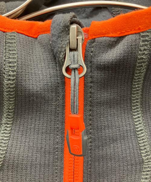 MOUNTAIN HARD WEAR（マウンテンハードウェア）MOUNTAIN HARD WEAR (マウンテンハードウェア) ジップパーカー グレー サイズ:Mの古着・服飾アイテム
